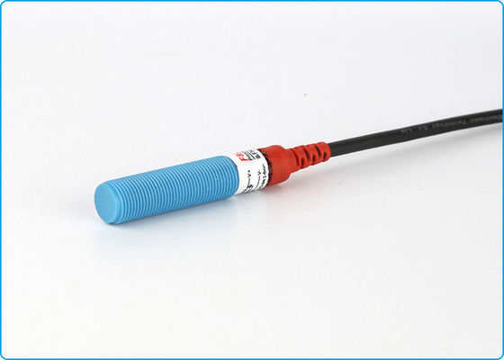 24V PNP 3 Kabel M12 Capacitive Proximity Sensor 5mm Sensing untuk solusi otomatisasi
