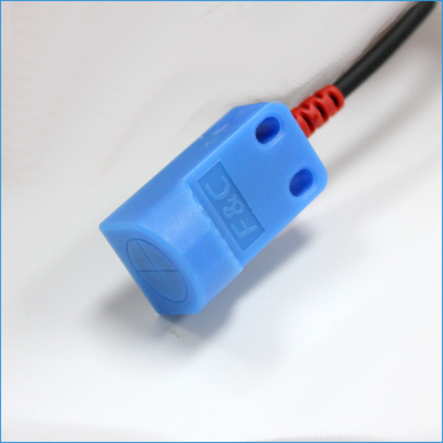 Detektor Besi Vertikal Induktif Proximity Sensor DC 3 kawat 5mm Saklar Pendekatan
