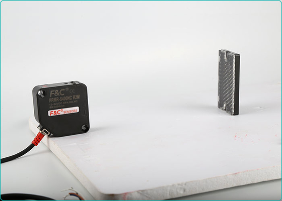 400cm Retro-Reflektif 24VDC 4 Kabel Rectangular Sensor Fotolistrik Beralih PNP NO NC